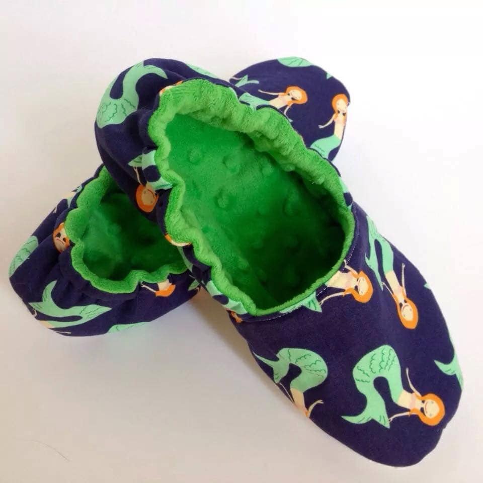 Fleece Toddler Slippers FREE sewing pattern (3 sizes) - Sew Modern